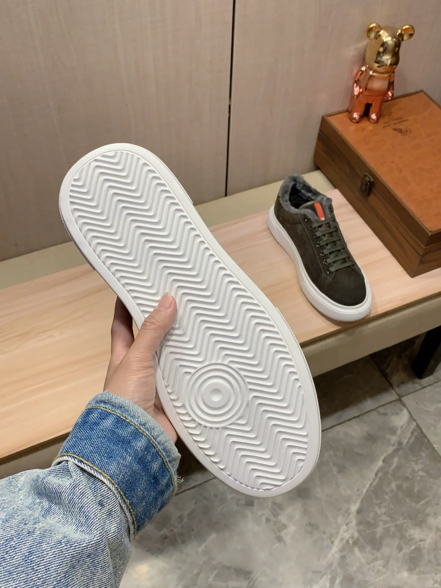 Warm new model: Factory price: 460💰💰🎩🎩[Lightning][Lightning] "Prada Men's Shoes💰pRADA*" The latest and most popular casual shoes, top brand [seduce] luxury~purchase, top~quality. [Strong] The upper is made of imported breathable anti-wear material ➕ Breathable simulated fur feet (•) with fine workmanship. The original stylish and stylish soft rubber wear-resistant and non-slip outsole is light and comfortable on the feet. The real thing looks better when photographed in person. 0186: code: 38-44, 4️⃣ colors selected